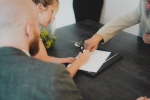 Read more about the article Tipos de contrato de trabalho que sua empresa pode adotar